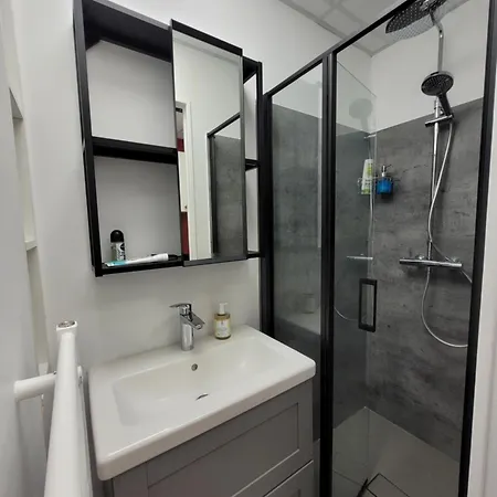 Bien Equipe Au Calme A Montmartre Lägenhet *